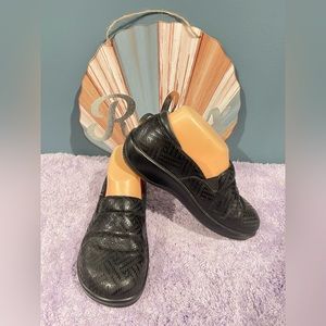 Alegria Kel530 Women’s Size US 6-6.5 EU 36 Black Textured Shiny Clog Nurse Shoes